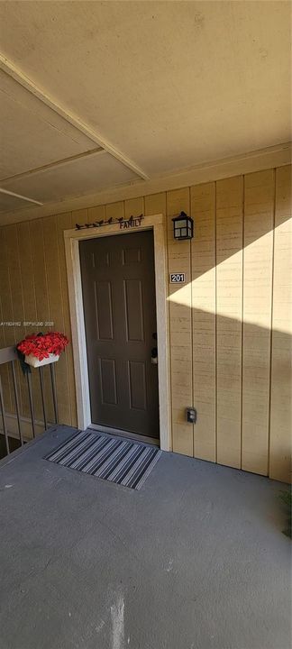 出租: $1,800 (1 贝兹, 1 浴室, 810 平方英尺)