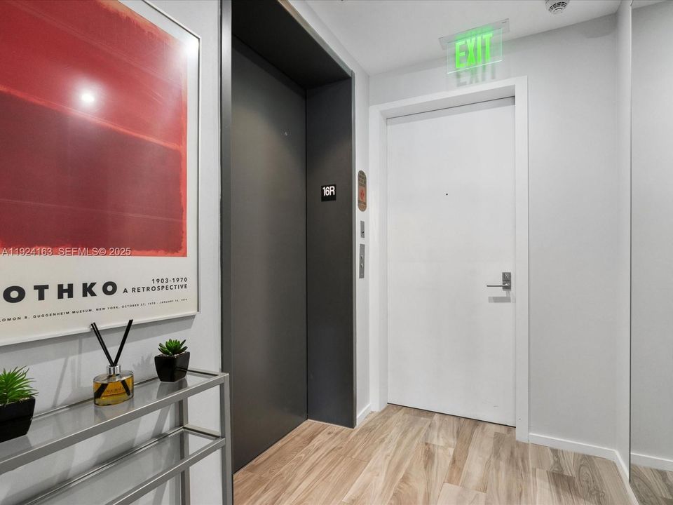 待售: $679,900 (1 贝兹, 1 浴室, 838 平方英尺)