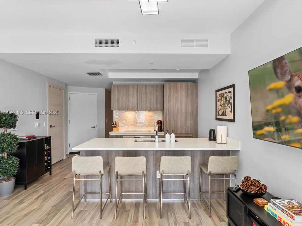 待售: $679,900 (1 贝兹, 1 浴室, 838 平方英尺)