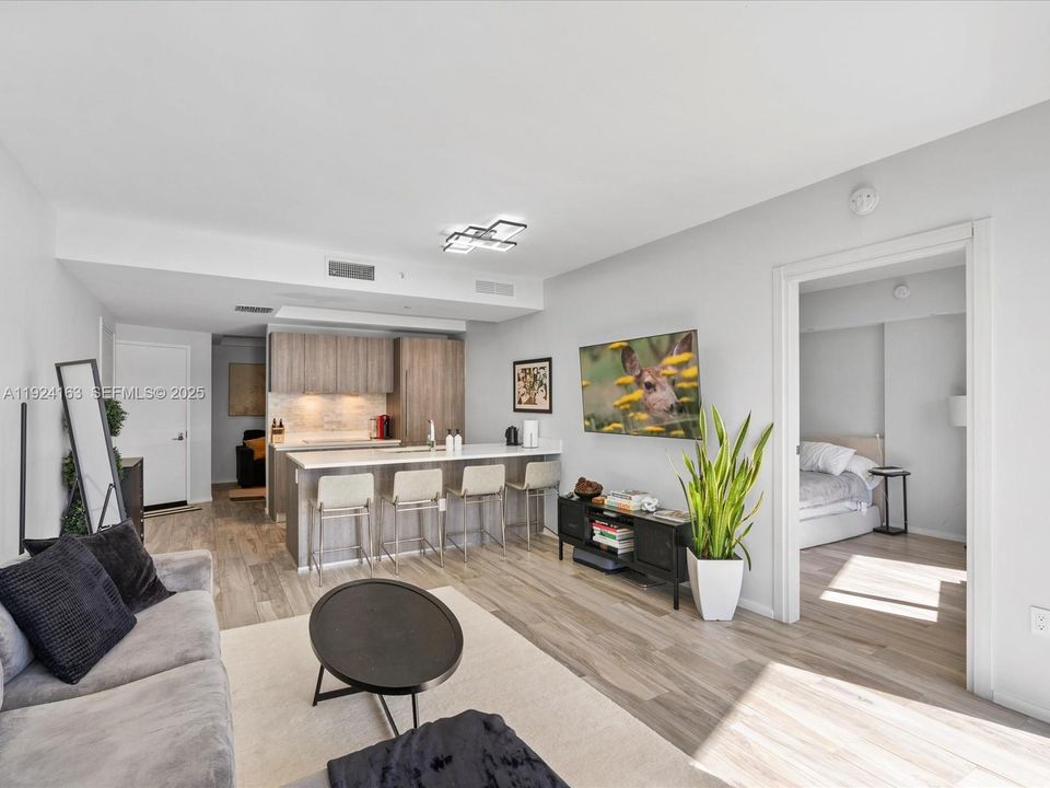 待售: $679,900 (1 贝兹, 1 浴室, 838 平方英尺)