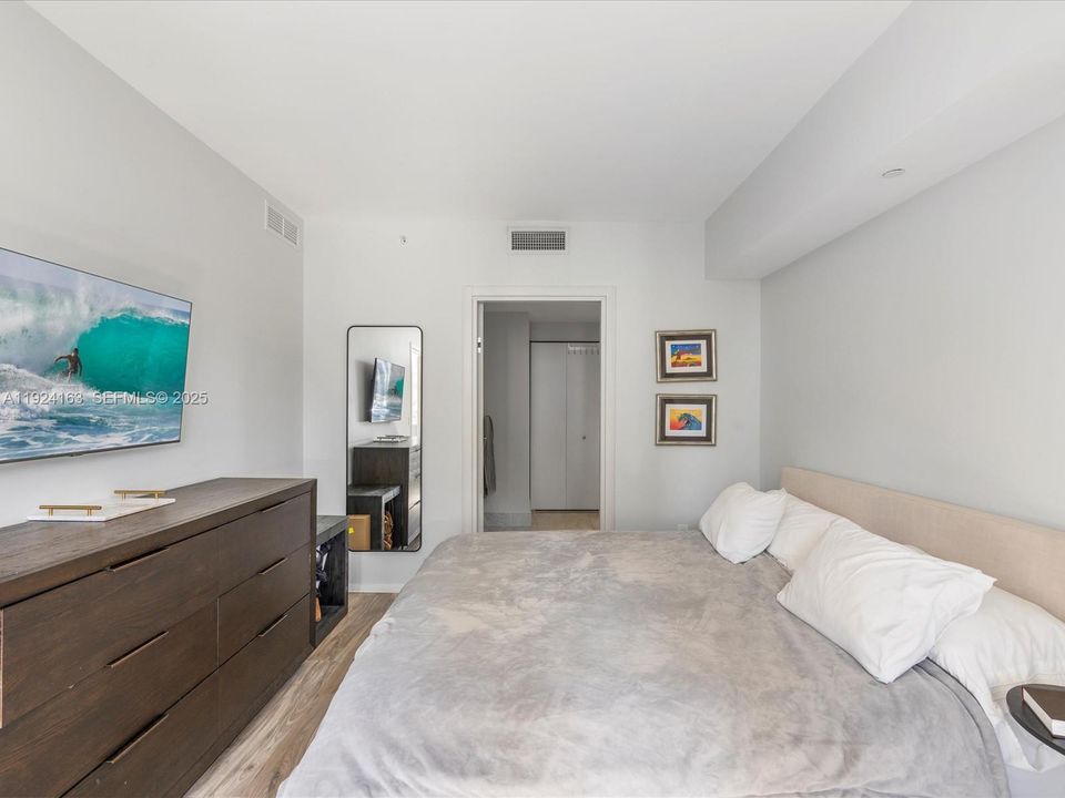 待售: $679,900 (1 贝兹, 1 浴室, 838 平方英尺)