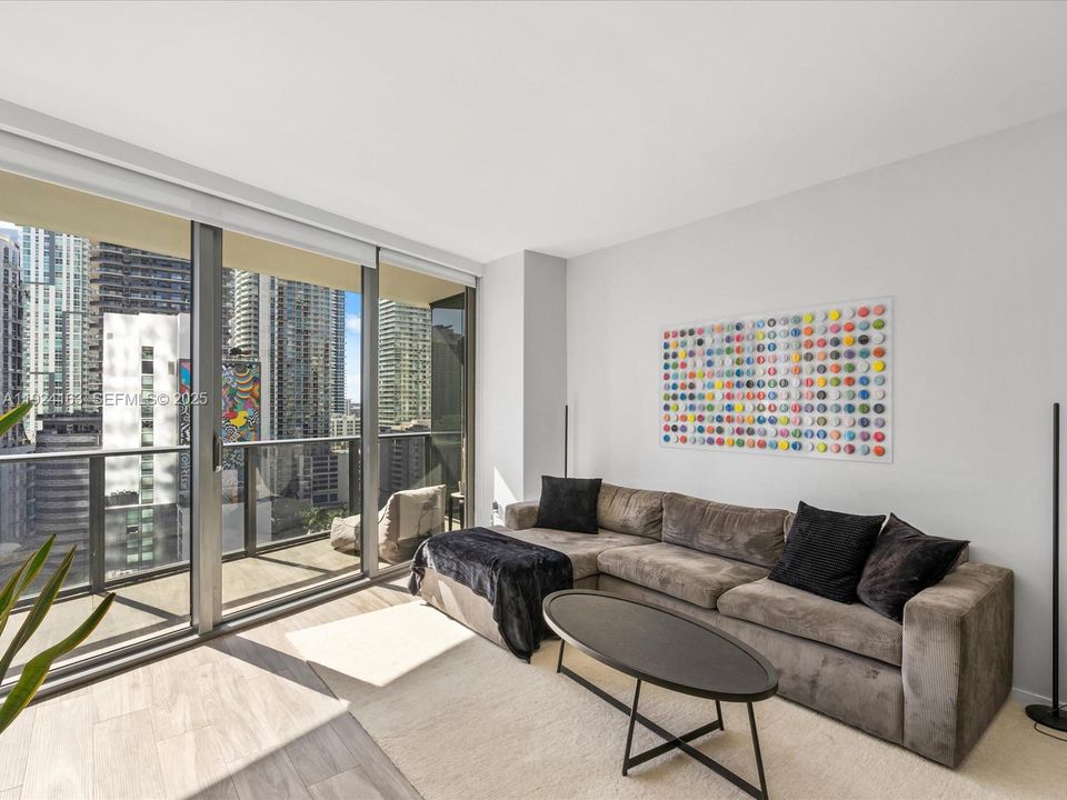 待售: $679,900 (1 贝兹, 1 浴室, 838 平方英尺)