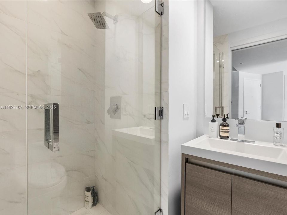 待售: $679,900 (1 贝兹, 1 浴室, 838 平方英尺)