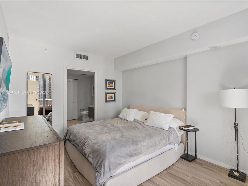 待售: $679,900 (1 贝兹, 1 浴室, 838 平方英尺)