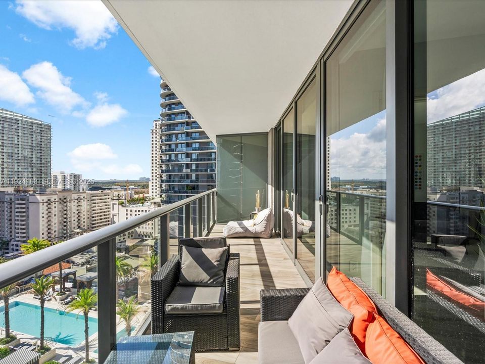 待售: $679,900 (1 贝兹, 1 浴室, 838 平方英尺)