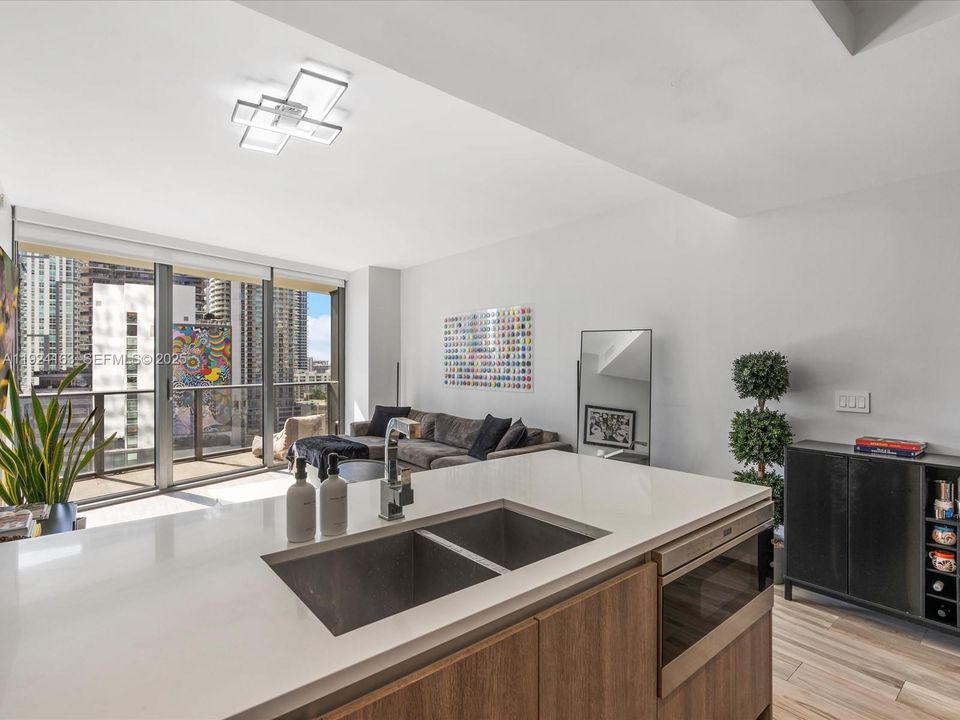 待售: $679,900 (1 贝兹, 1 浴室, 838 平方英尺)