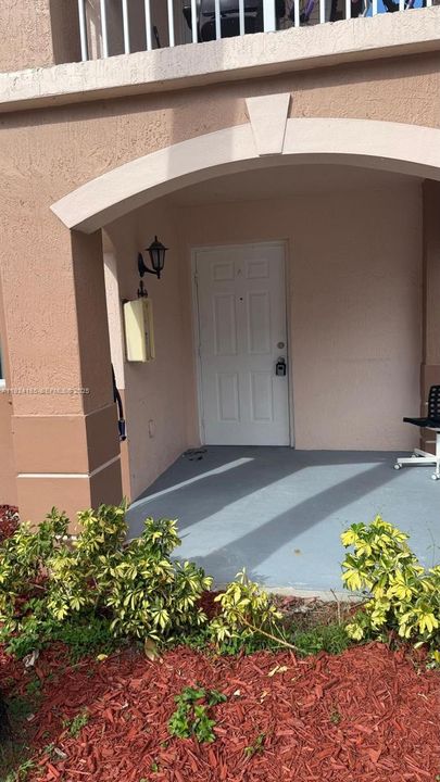 В аренду: $1,950 (3 спален, 2 ванн, 1099 Квадратных фут)