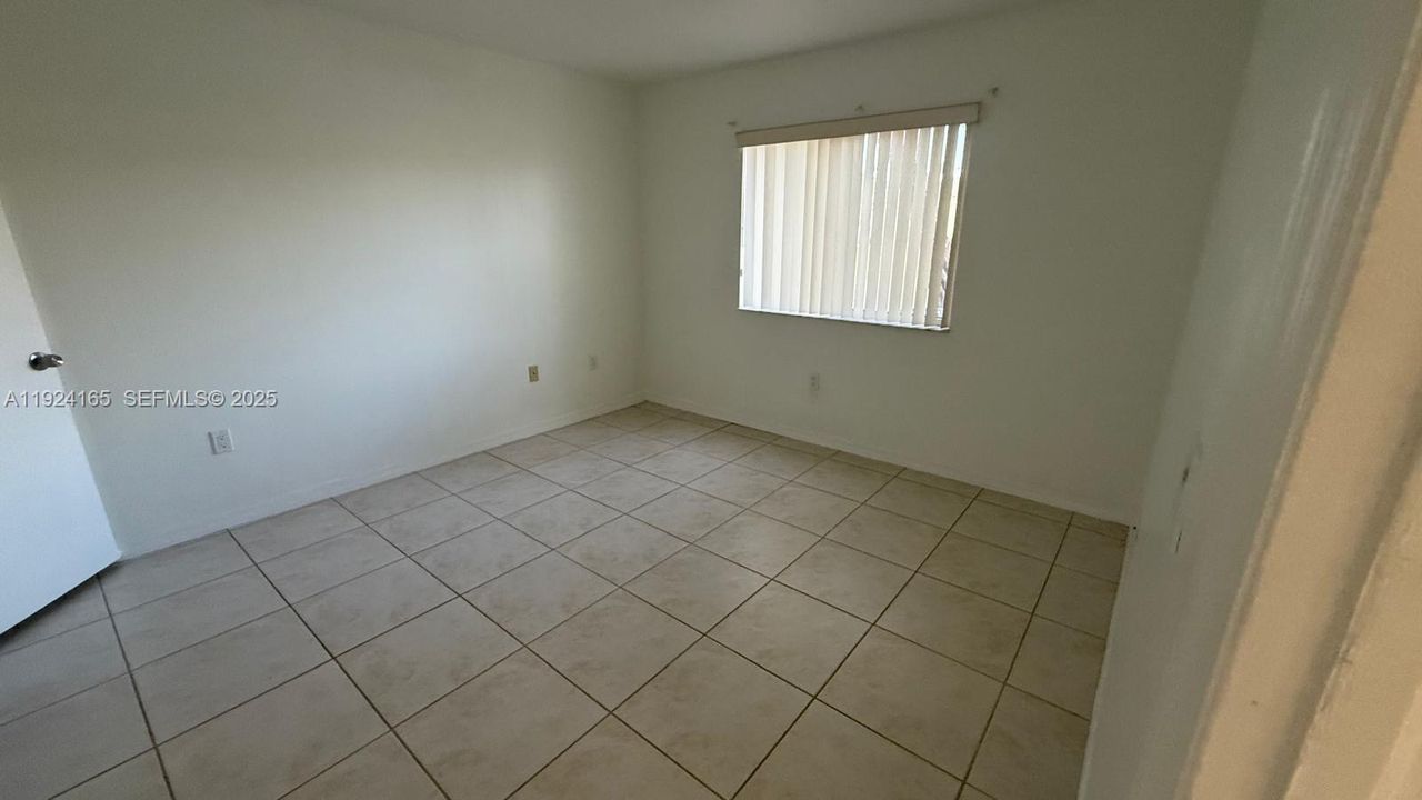 В аренду: $1,950 (3 спален, 2 ванн, 1099 Квадратных фут)