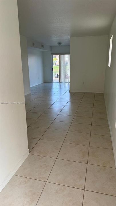 В аренду: $1,950 (3 спален, 2 ванн, 1099 Квадратных фут)