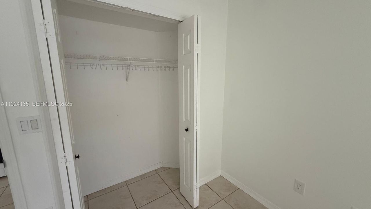 В аренду: $1,950 (3 спален, 2 ванн, 1099 Квадратных фут)