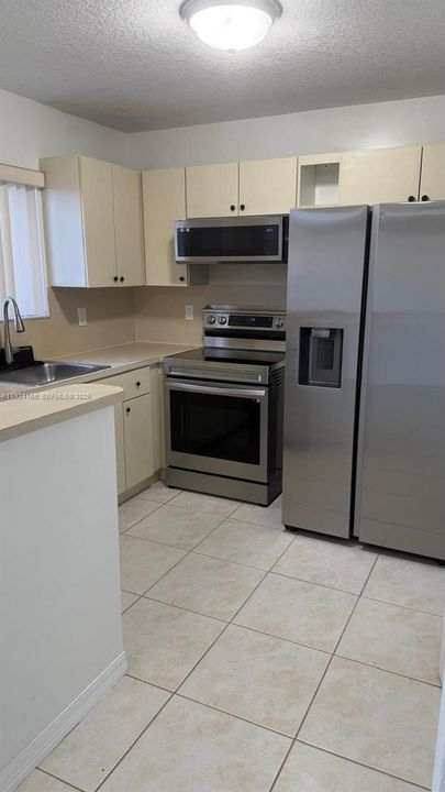 В аренду: $1,950 (3 спален, 2 ванн, 1099 Квадратных фут)