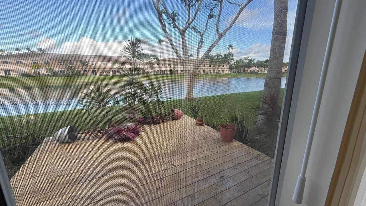 В аренду: $1,950 (3 спален, 2 ванн, 1099 Квадратных фут)