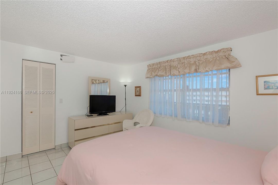 For Sale: $269,900 (2 beds, 2 baths, 1190 Square Feet)