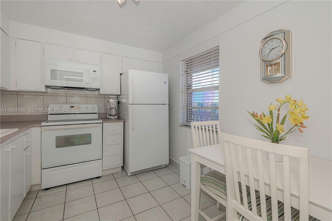 For Sale: $269,900 (2 beds, 2 baths, 1190 Square Feet)