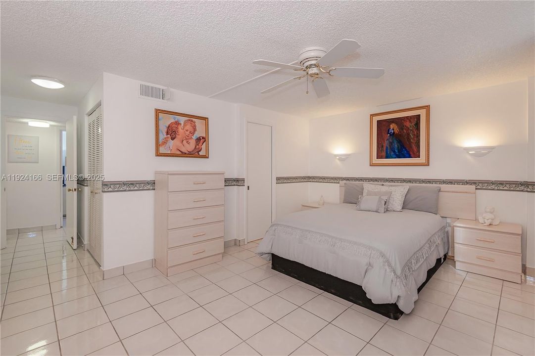 For Sale: $269,900 (2 beds, 2 baths, 1190 Square Feet)