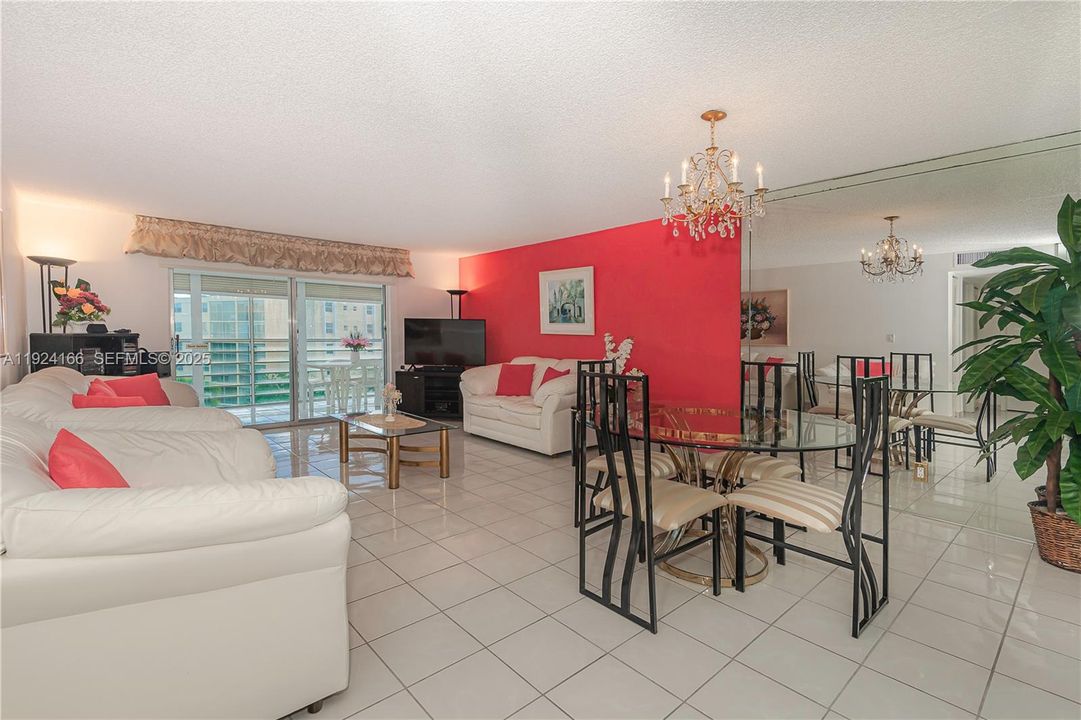 For Sale: $269,900 (2 beds, 2 baths, 1190 Square Feet)