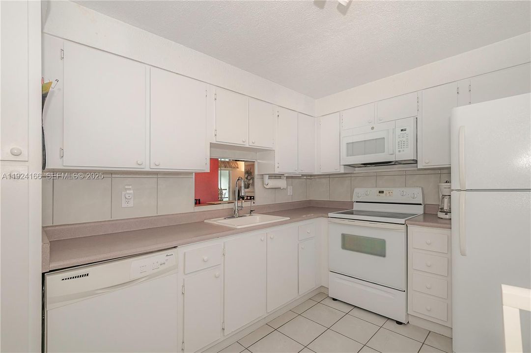 For Sale: $269,900 (2 beds, 2 baths, 1190 Square Feet)