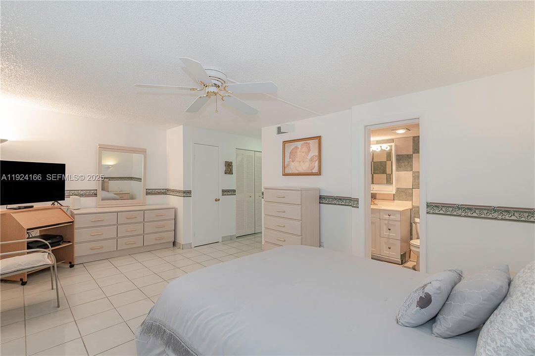 For Sale: $269,900 (2 beds, 2 baths, 1190 Square Feet)
