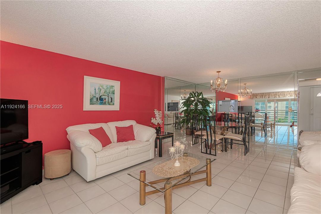 For Sale: $269,900 (2 beds, 2 baths, 1190 Square Feet)