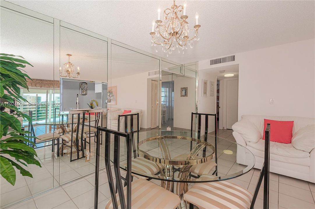 For Sale: $269,900 (2 beds, 2 baths, 1190 Square Feet)