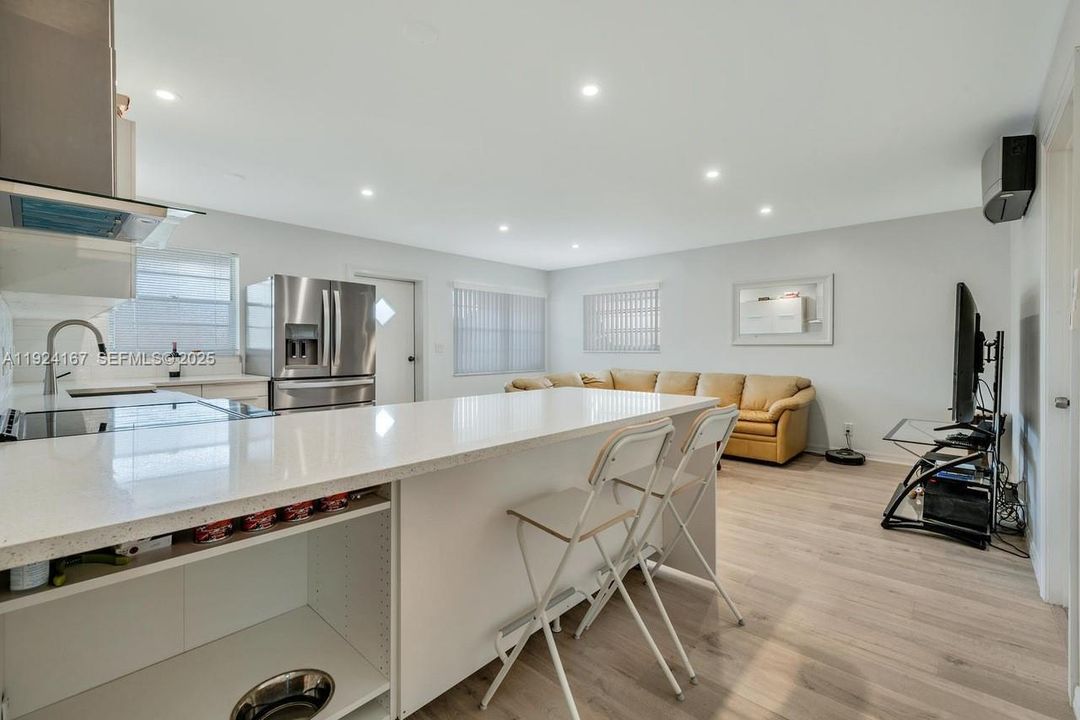 En Renta: $1,950 (2 camas, 2 baños, 815 Pies cuadrados)