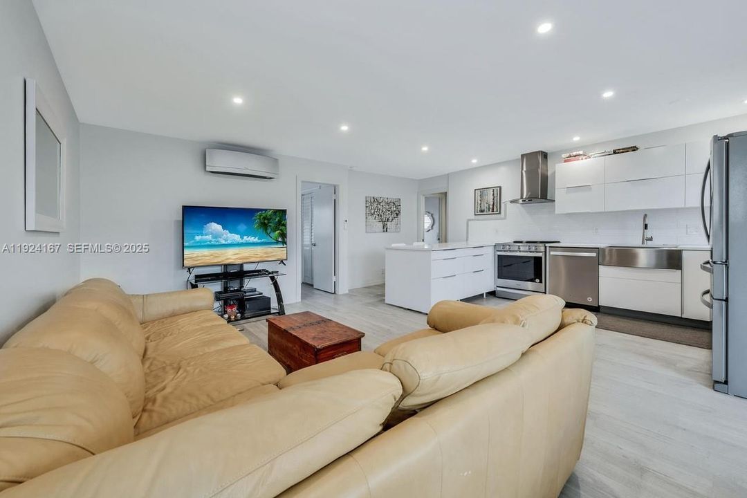 En Renta: $1,950 (2 camas, 2 baños, 815 Pies cuadrados)