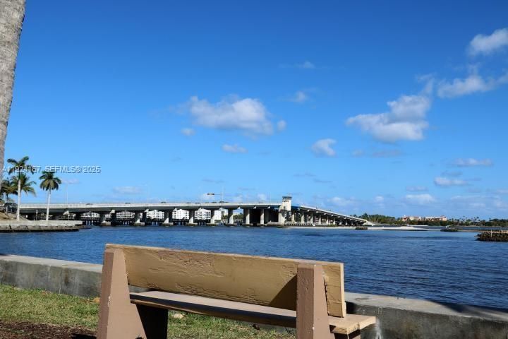 En Renta: $1,950 (2 camas, 2 baños, 815 Pies cuadrados)