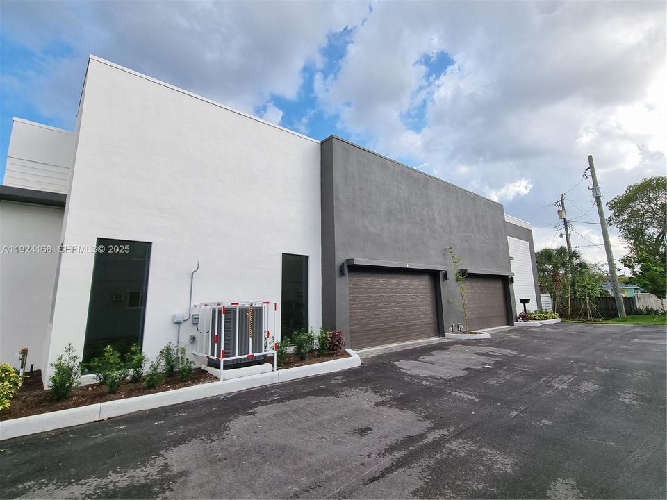 For Rent: $3,995 (3 beds, 2 baths, 1607 Square Feet)