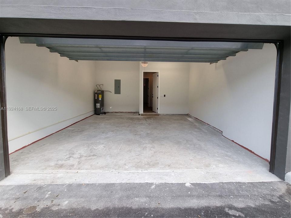 For Rent: $3,995 (3 beds, 2 baths, 1607 Square Feet)