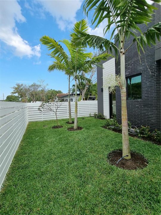 For Rent: $3,995 (3 beds, 2 baths, 1607 Square Feet)