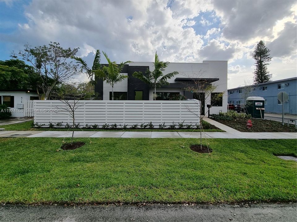 For Rent: $3,995 (3 beds, 2 baths, 1607 Square Feet)