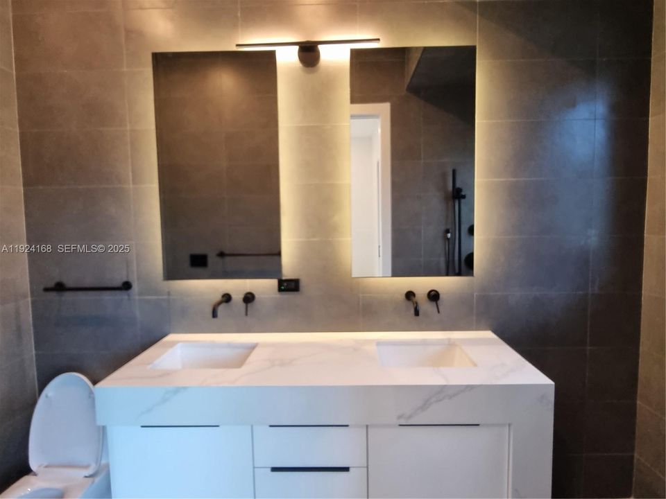 For Rent: $3,995 (3 beds, 2 baths, 1607 Square Feet)