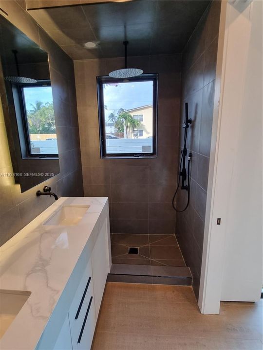 For Rent: $3,995 (3 beds, 2 baths, 1607 Square Feet)