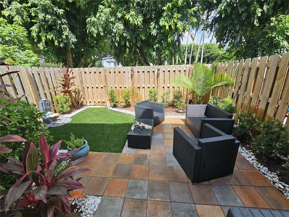 For Rent: $2,700 (3 beds, 2 baths, 1483 Square Feet)