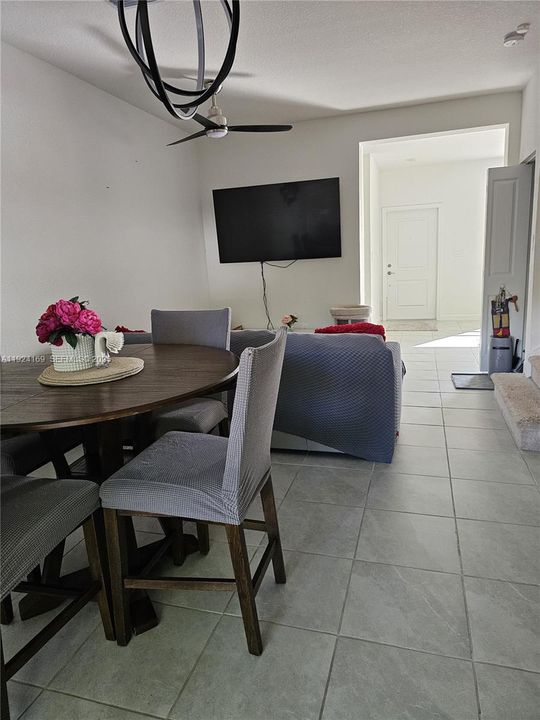 For Rent: $2,700 (3 beds, 2 baths, 1483 Square Feet)