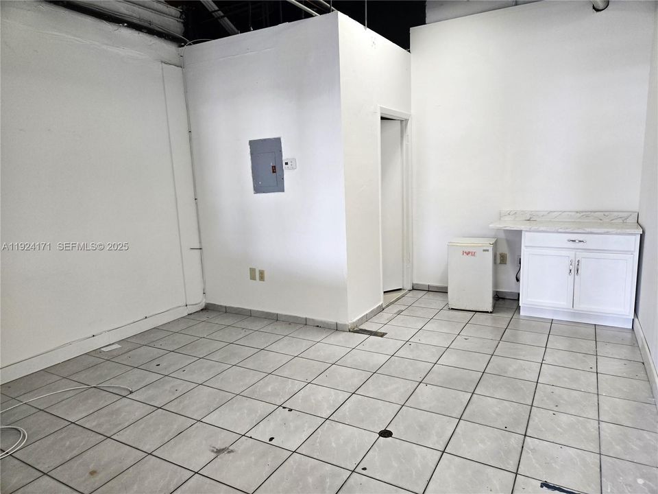 出租: $2,595 (0 贝兹, 0 浴室, 0 平方英尺)