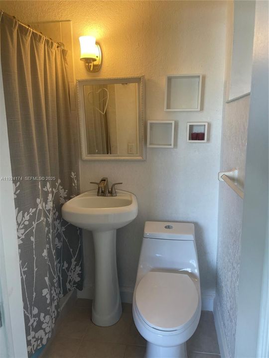 For Rent: $3,199 (4 beds, 2 baths, 1720 Square Feet)