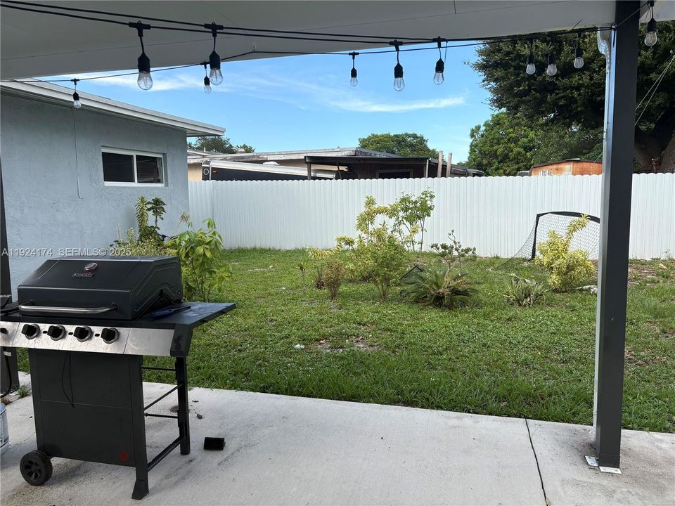 For Rent: $3,199 (4 beds, 2 baths, 1720 Square Feet)