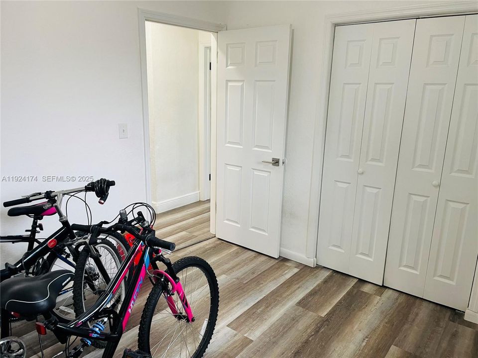 For Rent: $3,199 (4 beds, 2 baths, 1720 Square Feet)