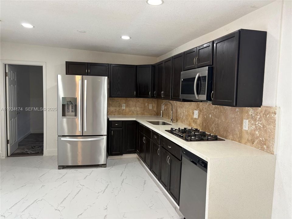 For Rent: $3,199 (4 beds, 2 baths, 1720 Square Feet)