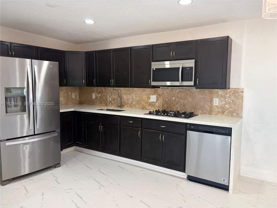 For Rent: $3,199 (4 beds, 2 baths, 1720 Square Feet)