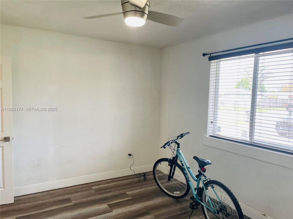 For Rent: $3,199 (4 beds, 2 baths, 1720 Square Feet)