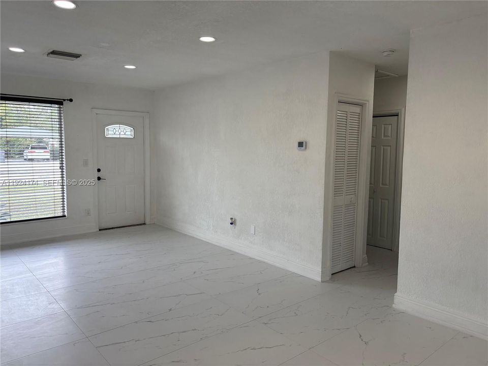 For Rent: $3,199 (4 beds, 2 baths, 1720 Square Feet)