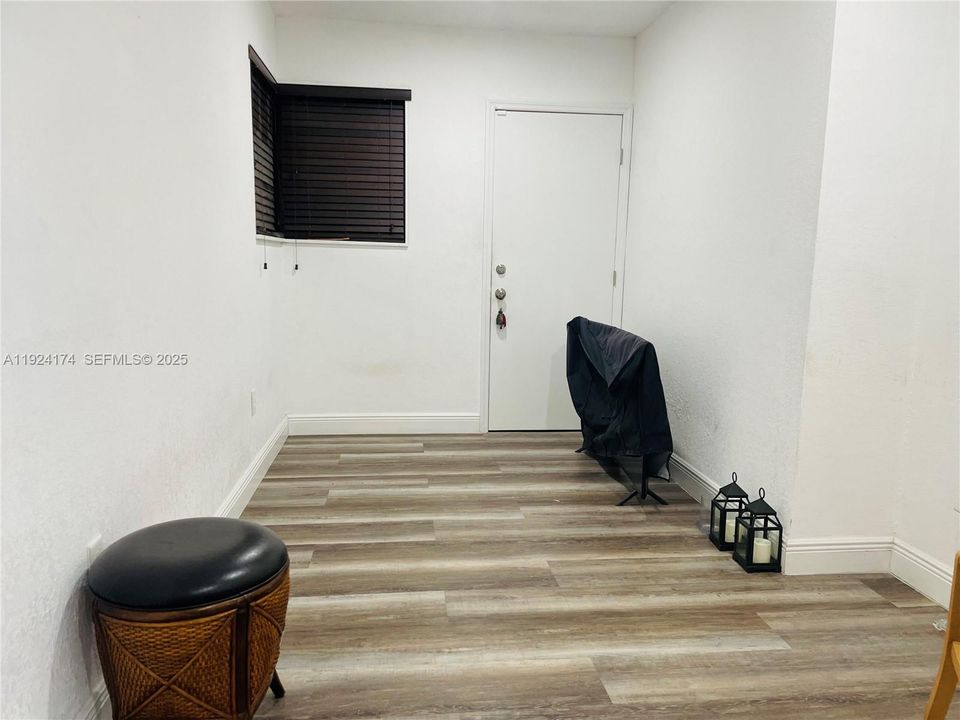 For Rent: $3,199 (4 beds, 2 baths, 1720 Square Feet)