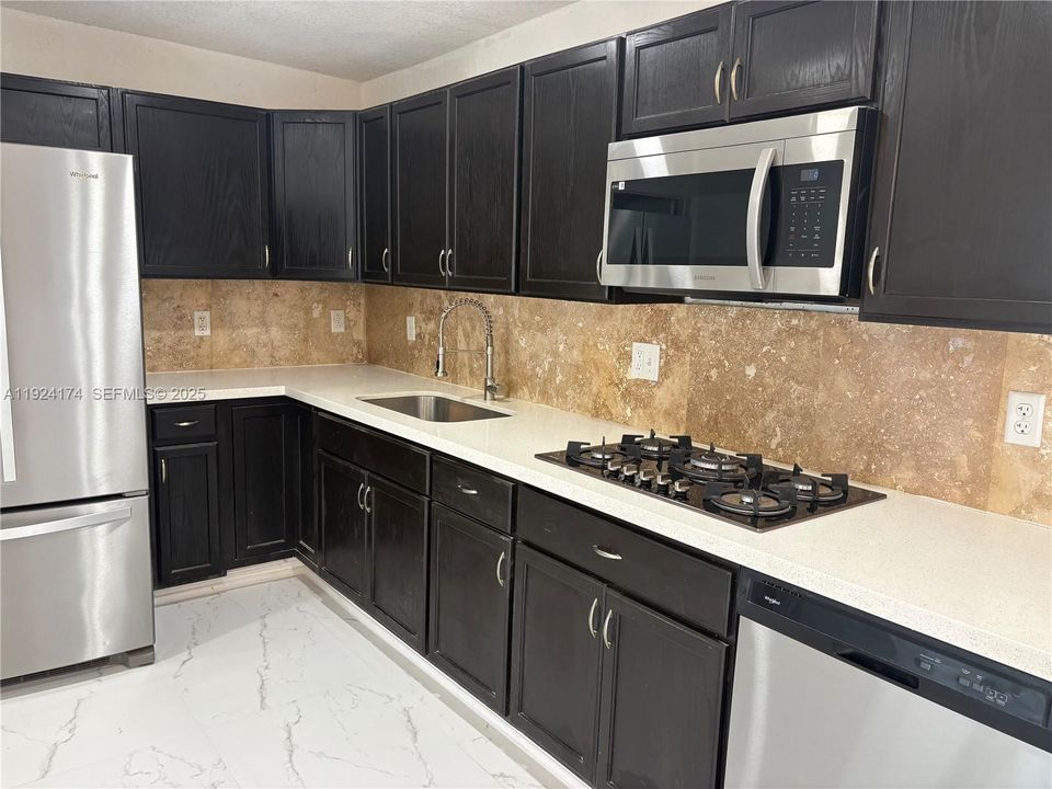 For Rent: $3,199 (4 beds, 2 baths, 1720 Square Feet)