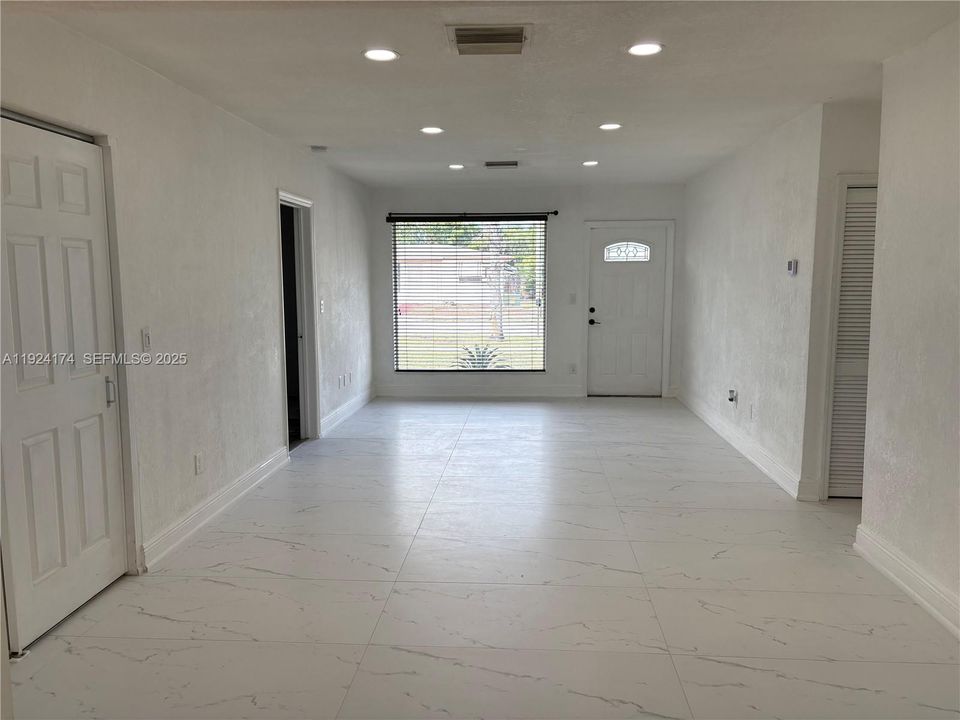 For Rent: $3,199 (4 beds, 2 baths, 1720 Square Feet)