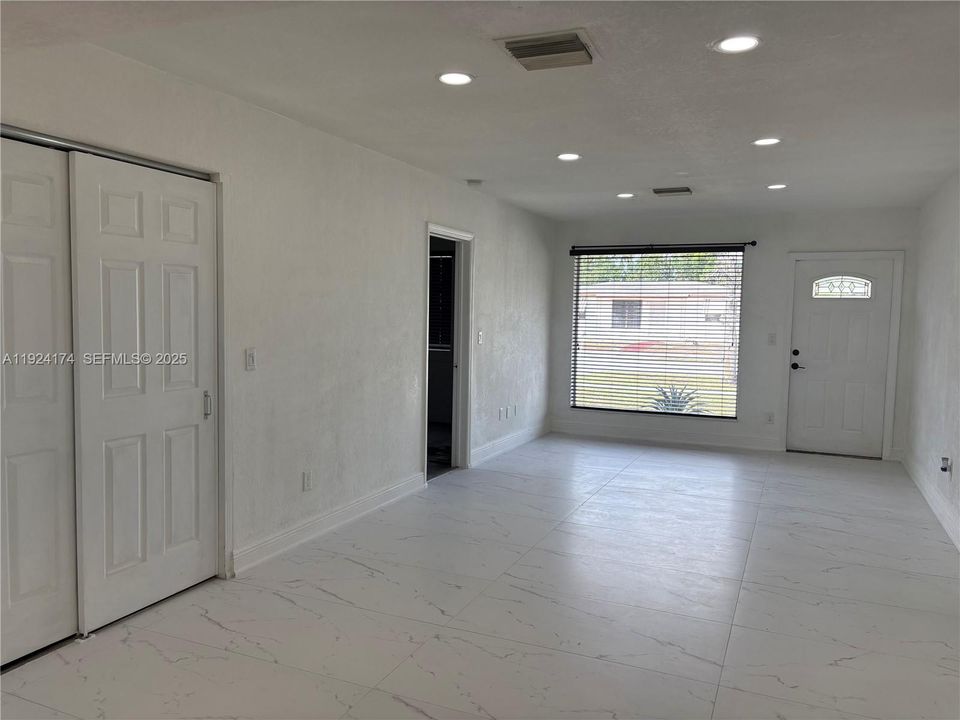 For Rent: $3,199 (4 beds, 2 baths, 1720 Square Feet)