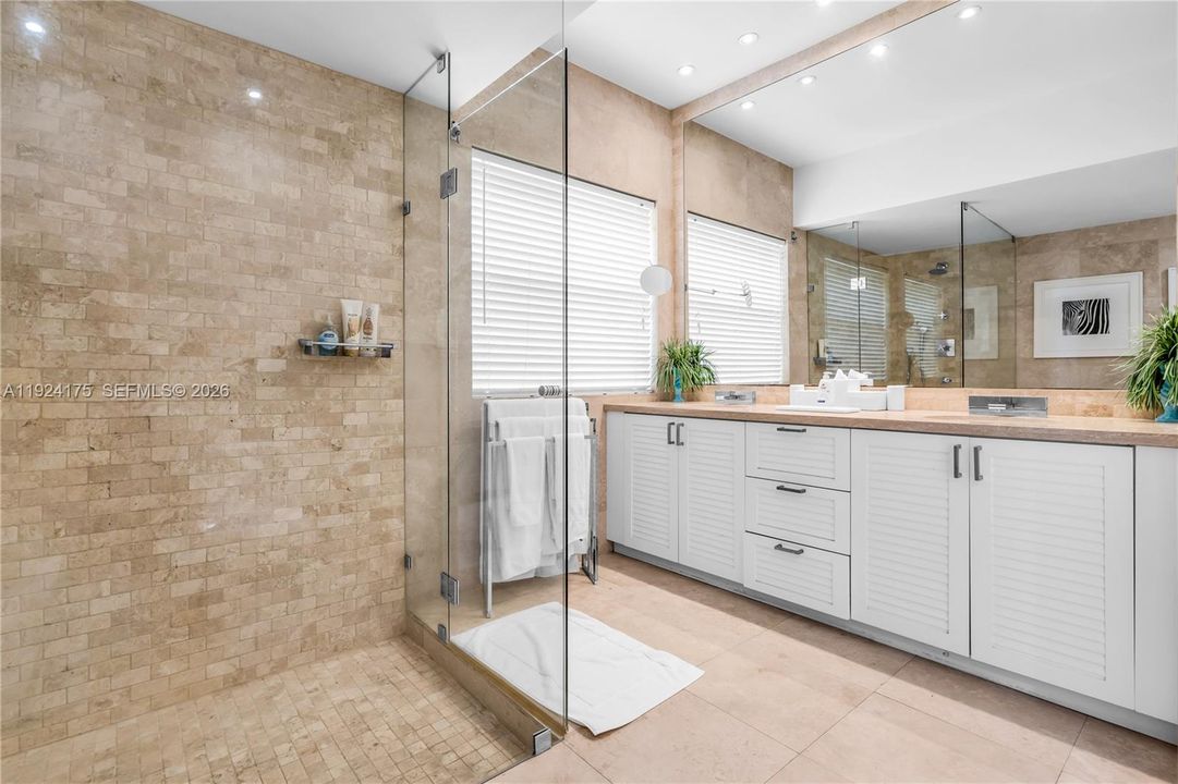 Active With Contract: $15,500,000 (4 beds, 4 baths, 4290 Square Feet)