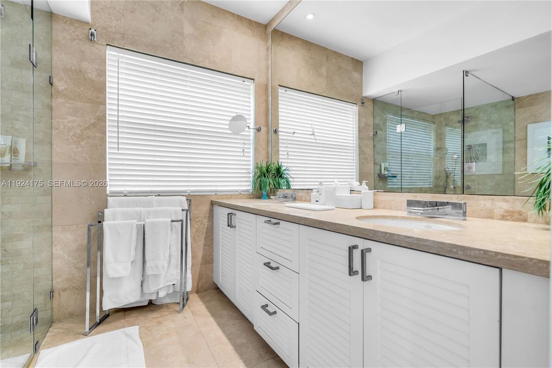 Active With Contract: $15,500,000 (4 beds, 4 baths, 4290 Square Feet)