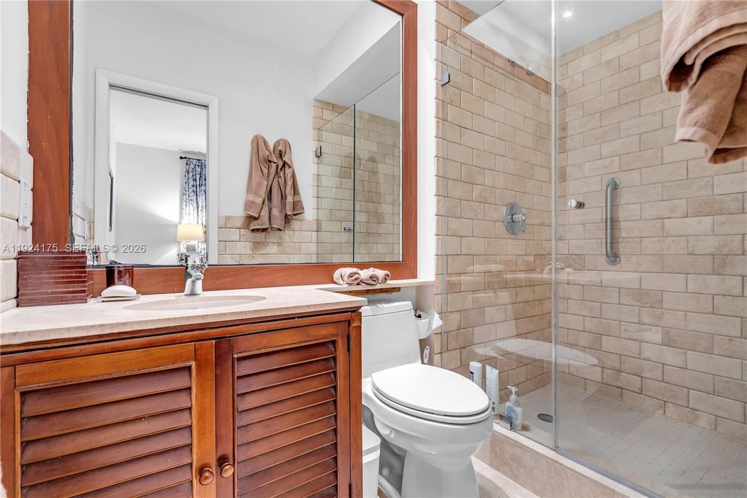 Active With Contract: $15,500,000 (4 beds, 4 baths, 4290 Square Feet)